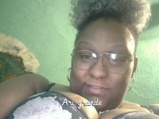 Ari_grande