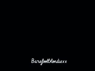 Barefootblondiexx