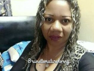 Brunettematurehorny