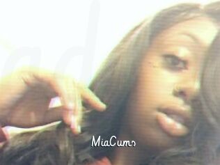 MiaCums