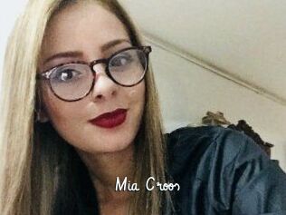 Mia_Croos